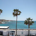 Phaedrus Living Seaview Studio Suite Lighthouse 52